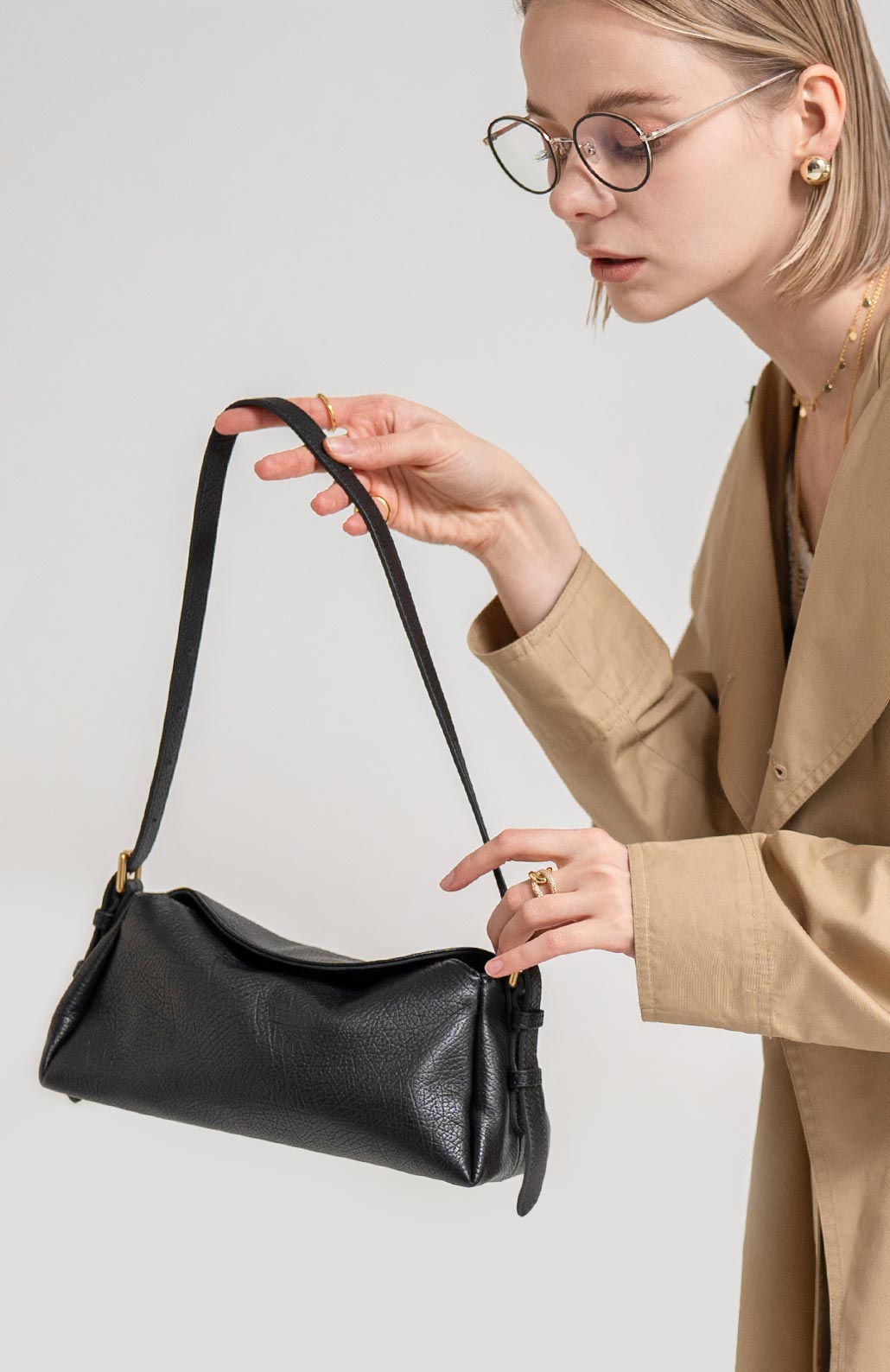 【極美品】HAYNI 巾着かごバッグ ショルダーバッグ ブラックステッチ 極美品】HAYNI 巾着かごバッグ ショルダーバッグ ブラックステッチ