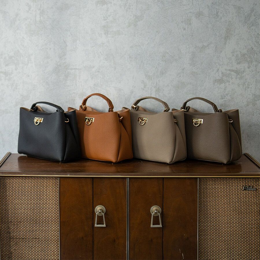 極美品】新品価格30万円 イタリア製 マルチェロパンパローニ 本物羊革 