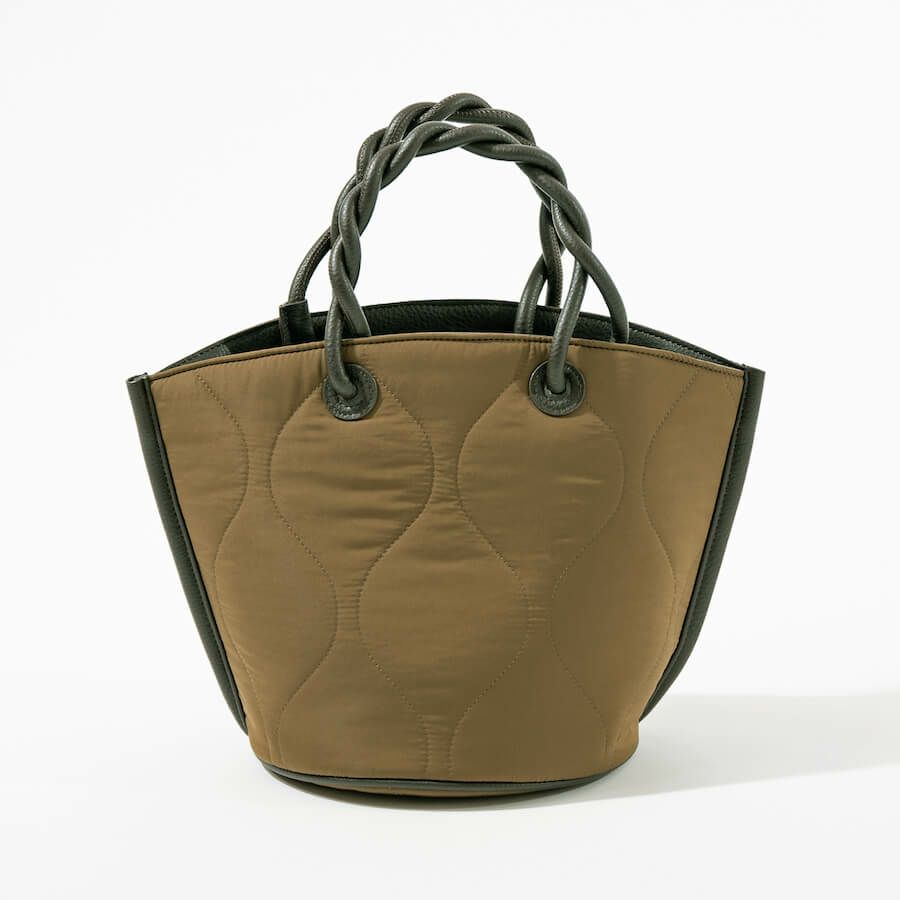 トートバッグ レディース  ツイストハンドルトート  キルティング 軽量　普段使い ハンドバッグ